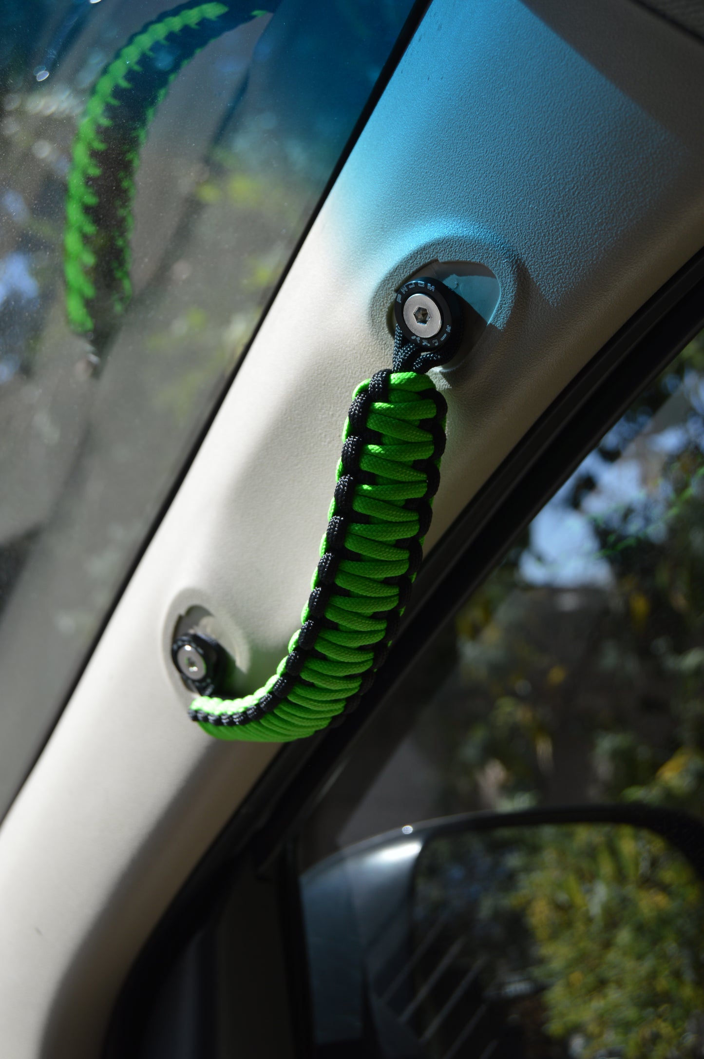 GREEN BLACK PARAGRIP